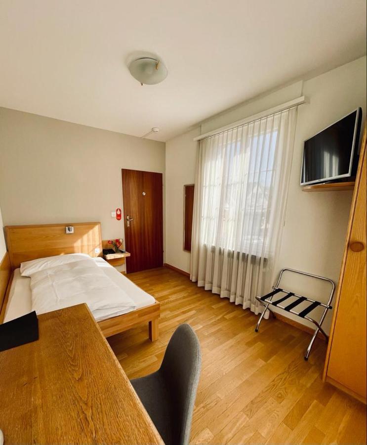 Hotel Roessli Allschwil エクステリア 写真